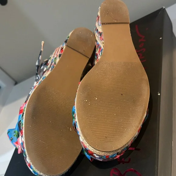 Betsey Johnson Checkered Wedges with Floral Bow - Picture 3 of 3